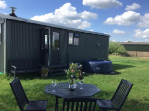 Willowbank Wine Down Tranquil Shepherds Hut